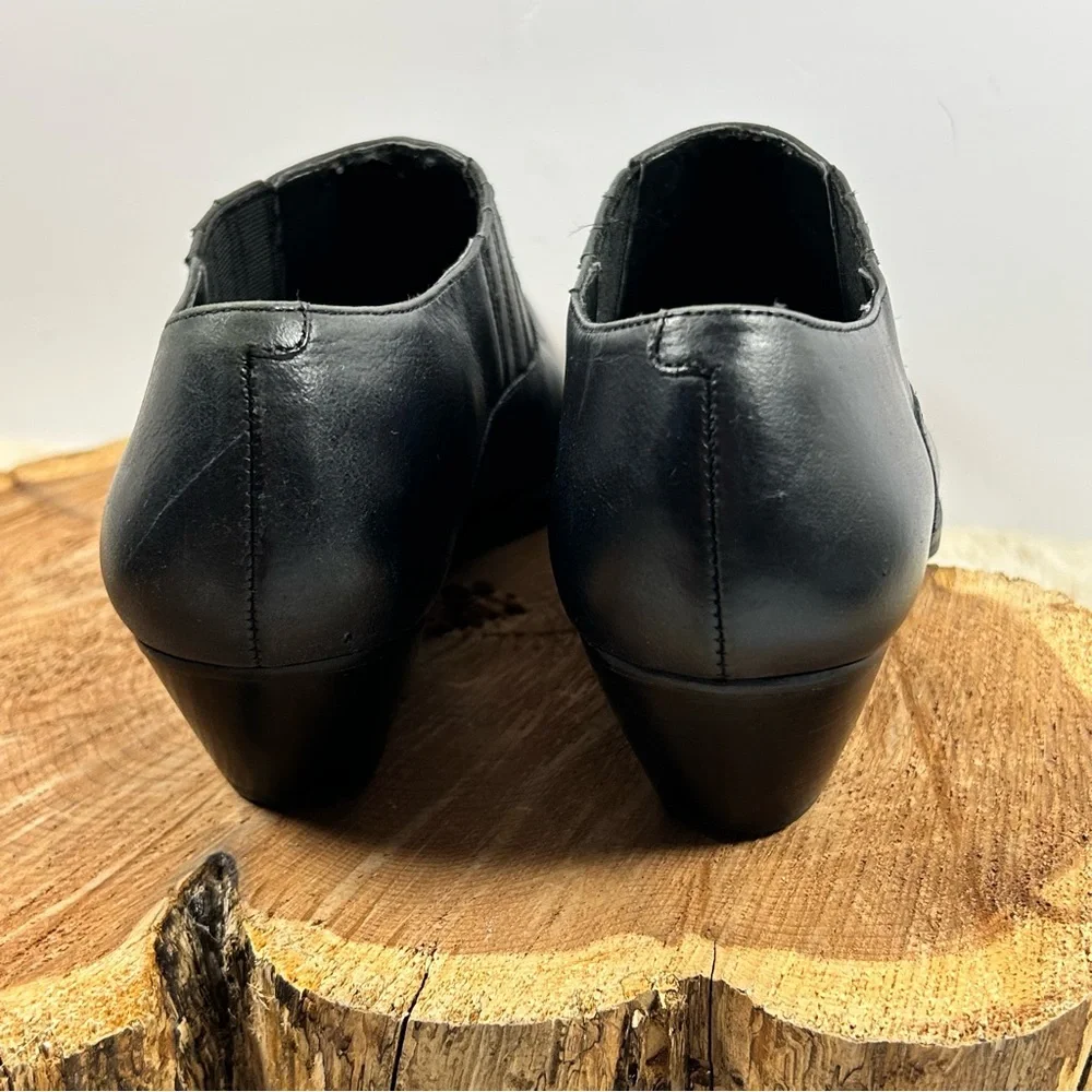 Reba Black Ankle Boots with‎ Pointed Toe and Moderate Heel
